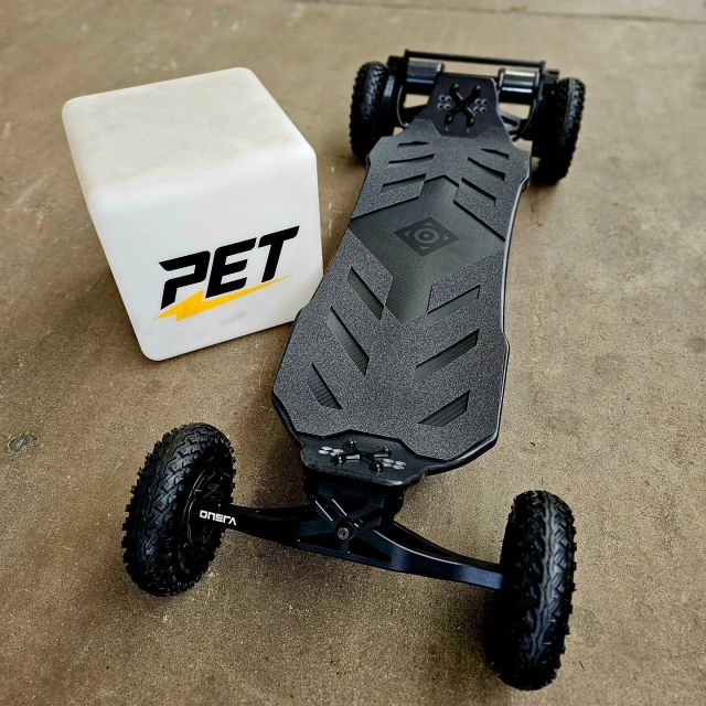 Meet the Onsra Velar: a state-of-the-art carbon fiber beast built for off-road domination. Power, precision and pure adrenaline in one sleek ride. This one has been delivered to a new lucky rider just last week. Get yours before the summer arrives!

Available at PET London with a 2-year warranty and support by our own workshop.

#onsra #onsravelar #esk8 #electricskateboard #PET #PersonalElectricTransport #onsraskateboards